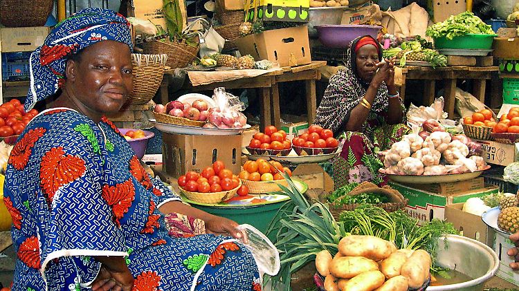 Bunte Gewänder und Körperkurven: So mögen die Afrikaner sich am liebsten.