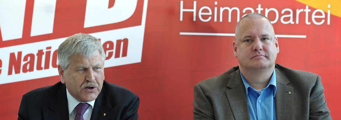 Gibt es bereits Absprachen zwischen NPD-Chef Voigt (l) und dem nunmehr ehemaligen DVU-Chef Faust (r)?