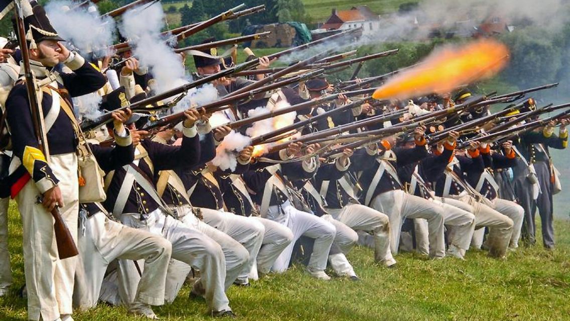 Pulverdampf wie vor 195 Jahren: Die Schlacht von Waterloo wird in diesem Jahr besonders aufwendig nachgespielt.