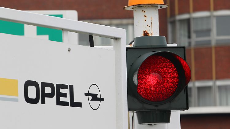 Rotes Licht: Der Fall Opel könnte erneut für eine Zerreißprobe in Berlin sorgen.