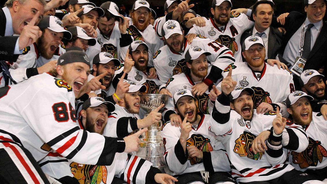 Verdammte Axt: Die Blackhawks feiern den Titel.