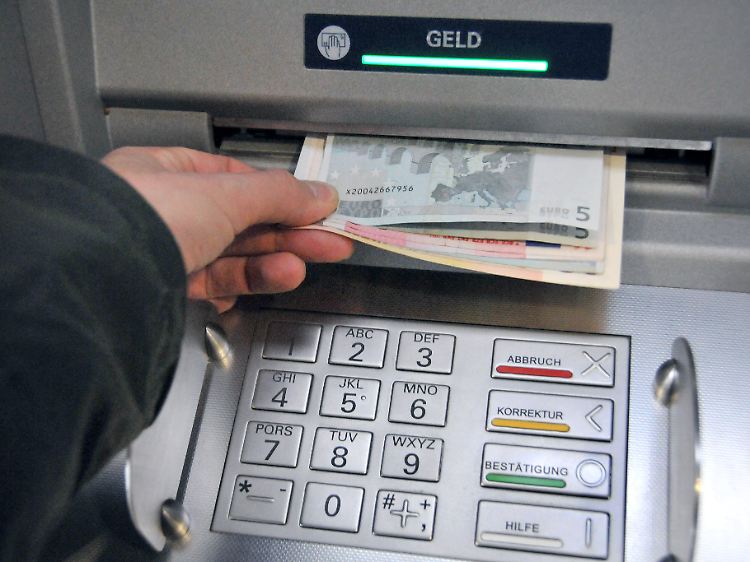 Konto überzogen? So entsteht neues Geld, "Giralgeld". Dieses Geld wird frei geschöpft, Staat und Zentralbank haben keine Kontrolle darüber.