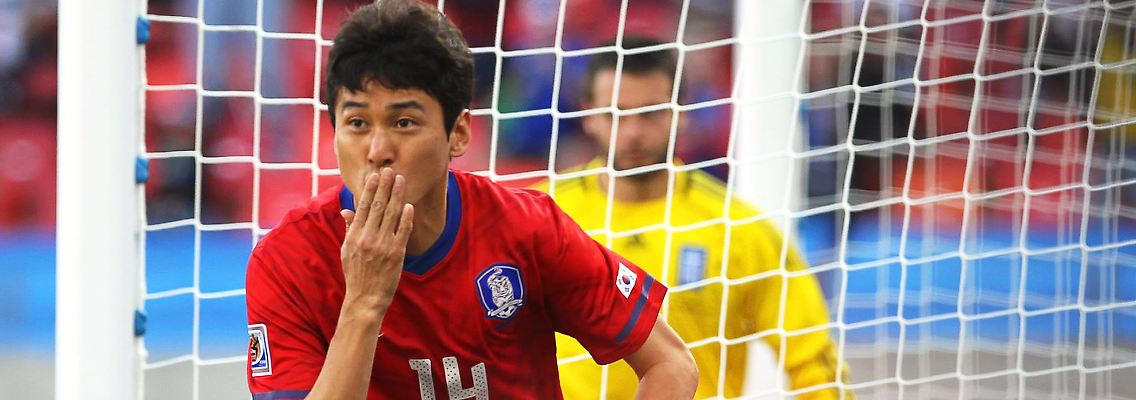 Küss die Hand: Südkoreas Lee Jung Soo freut sich über sein Tor zum 1:0.