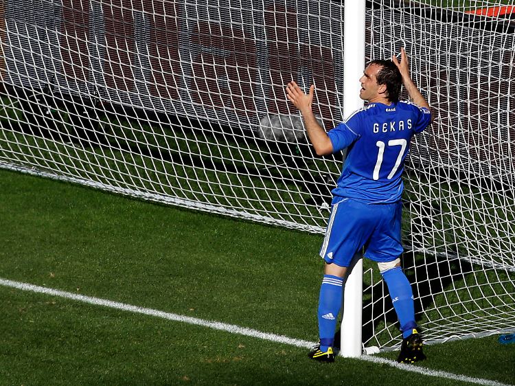 Torlos in Port Elizabeth: Theofanis Gekas, der früher mal für den VfL Bochum gespielt hat und sogar Torschützenkönig in der Bundesliga war.