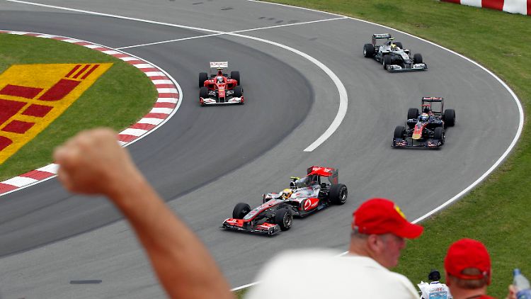 Ein großer Tag für Lewis Hamilton, der hier das Feld anführt.