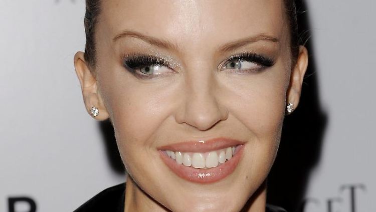 Ist sie hier wirklich schon Botox-frei? Kylie Minogue am 3. Juni 2010