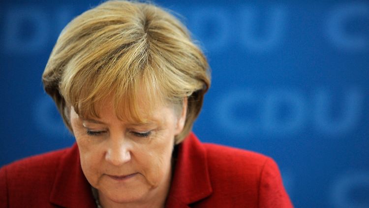 Von Merkel fordern die eigenen Parteifreunde inzwischen, die Zügel fester in die Hand zu nehmen.