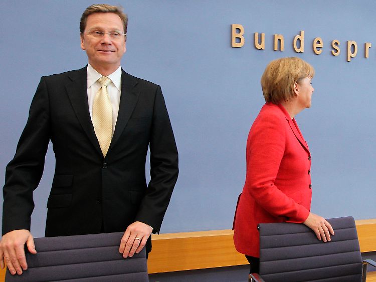 Sollten nach dem Wunsch der Opposition getrennte Wege gehen: Außenminister Guido Westerwelle und Kanzlerin Angela Merkel.