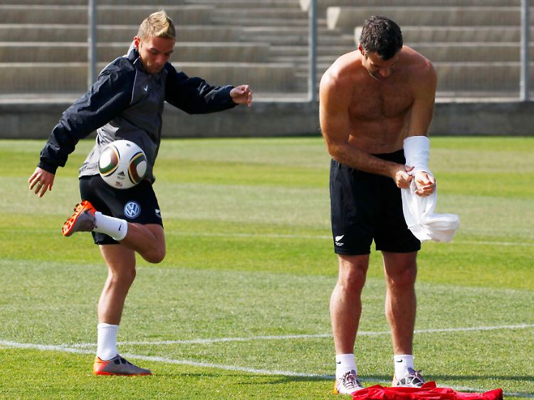Stürmer Shane Smeltz (l.) und Kapitän Ryan Nelsen sind die bekanntesten Spieler in Neuseelands WM-Kader.