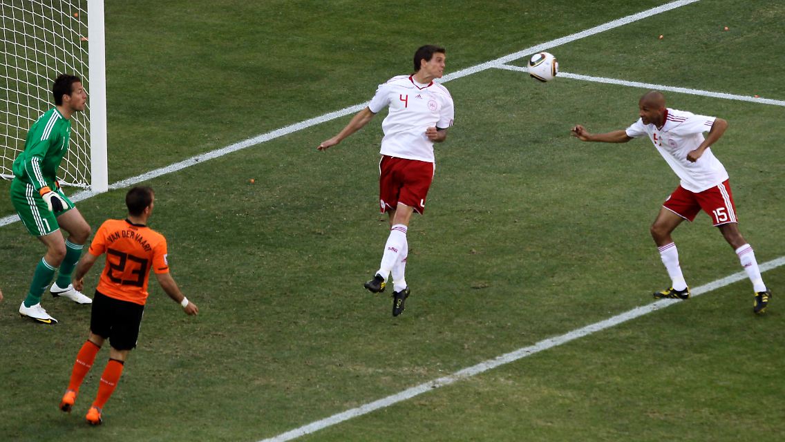 Von Busk-Poulsens Kopf prallte der Ball an den Rücken von Daniel Agger und von dort ins Tor.