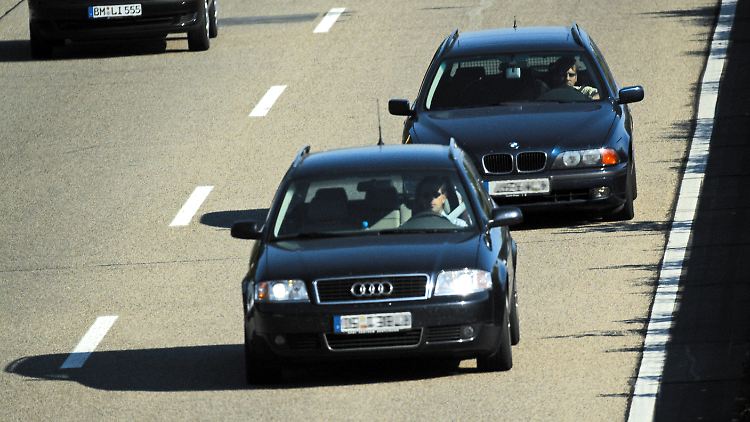 War der eben auch schon da? Gerade beim Ausscheren auf die Überholspur der Autobahn ist rechtzeitiges Blinken wichtig.
