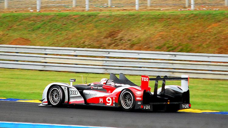 Im siegriechen Auto mit der Nummer neun fuhr mit Mike Rockenfeller der jetzt jüngste Le-Mans-Sieger aller Zeiten.