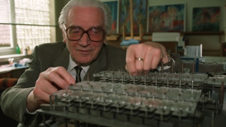 DEU_Wissenschaft_Zuse_Portraet_BEX301.jpg-preview2[1].jpg