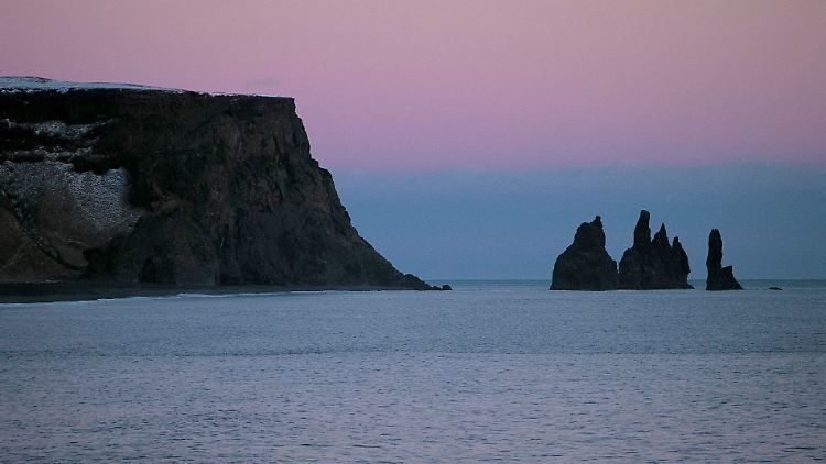 Anziehend: Küste bei Reynisdrangar in Südisland.