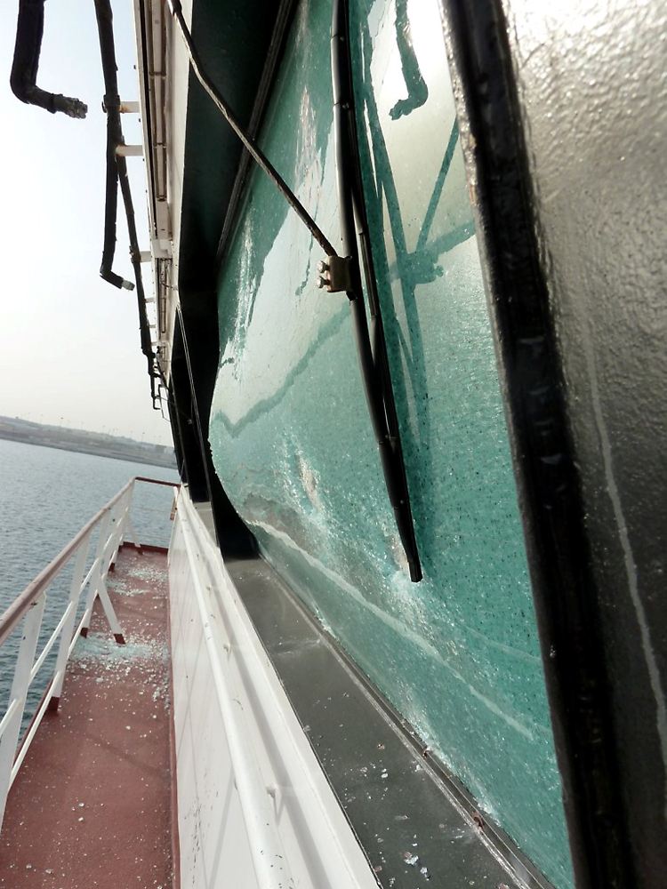 Der deutsche Frachter "Taipan" nach einem Piratenangriff.