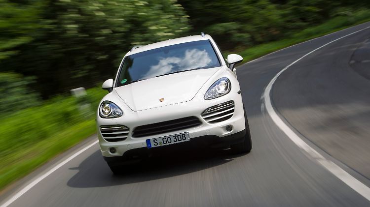 Zwei Sechszylinderaggregate bilden die Einstiegsversionen für den Porsche Cayenne. Ein Diesel mit 240 PS und ein Benziner mit 300 PS sollen Vernunftkunden zu dem Auto locken.
