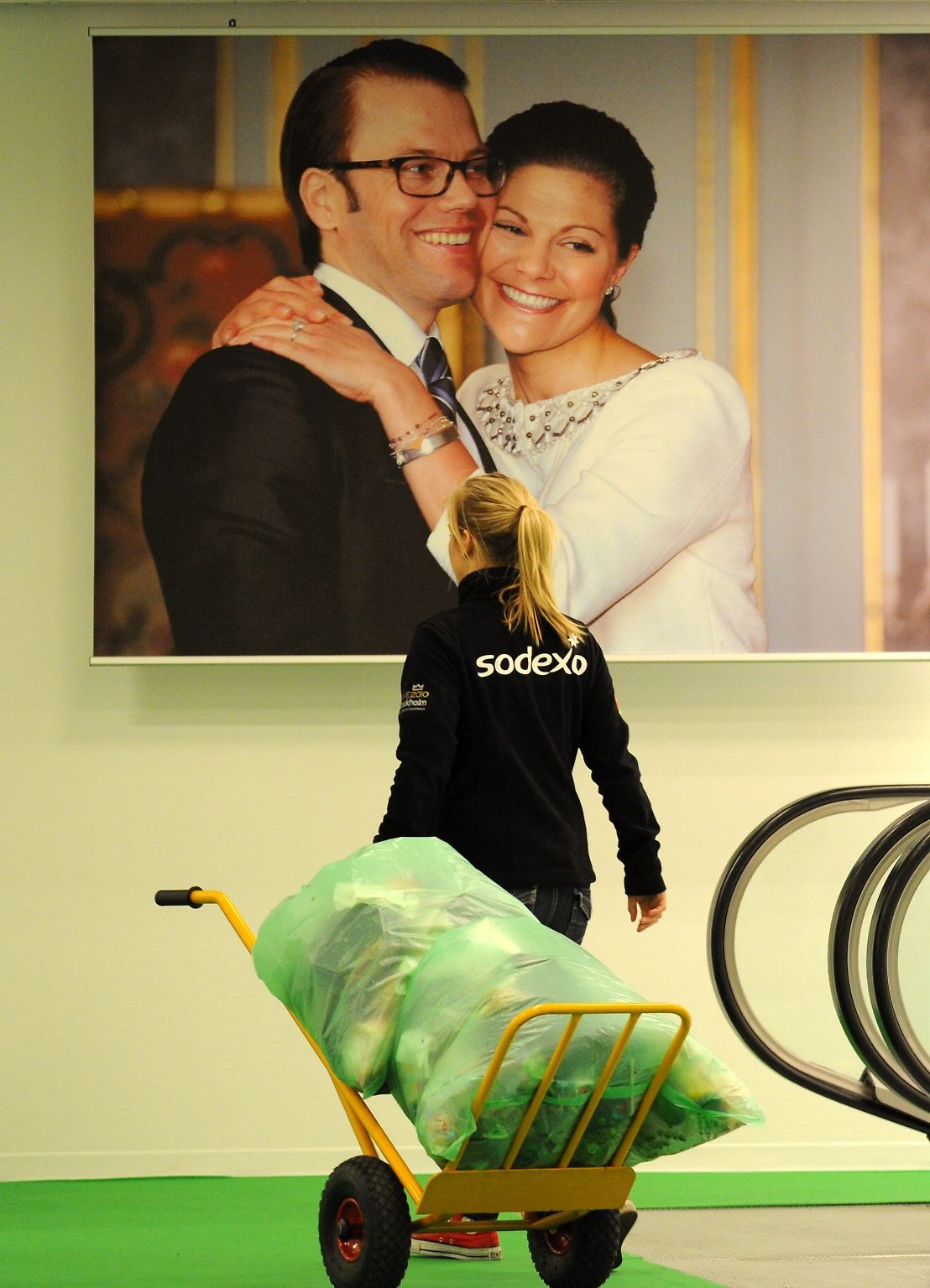 Es klingt ein bisschen wie ein Märchen:  Acht Jahre lang hat Victoria von Schweden um ihre große Liebe  gekämpft - am Samstag nun heiratet die Kronprinzessin in Stockholm  ihren ehemaligen Fitnesstrainer Daniel Westling.