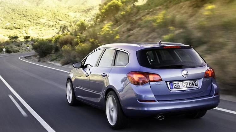 Zuwachs in der Astra-Familie: Opel bringt den Kompaktwagen im November als Kombi in den Handel.