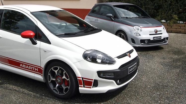 Kleinwagen mit Sportlerherz: Fiat bringt den Punto Evo als Abarth-Version (links) sowie ein 500er Abarth-Cabrio auf den Markt.