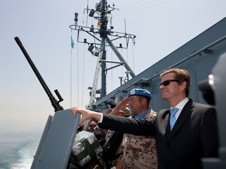 Ende Mai besuchte Außenminister Westerwelle die Soldaten im Mittelmeer.