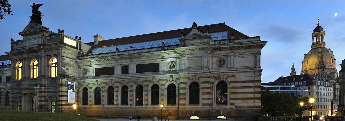 Das Albertinum (links), rechts im Bild die Kuppel der Frauenkirche.