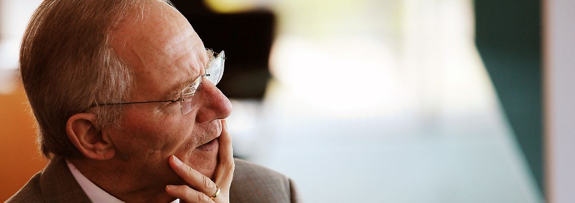 Schäuble weiß, dass er mit der Steuerpolitik weder beim Wähler noch beim Koalitionspartner punkten kann.