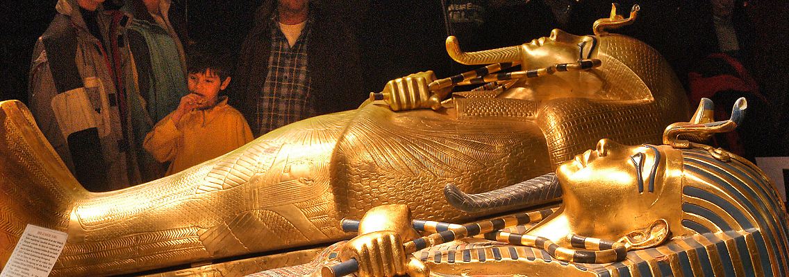 Pharaonen-Sarkophage aus Gold.