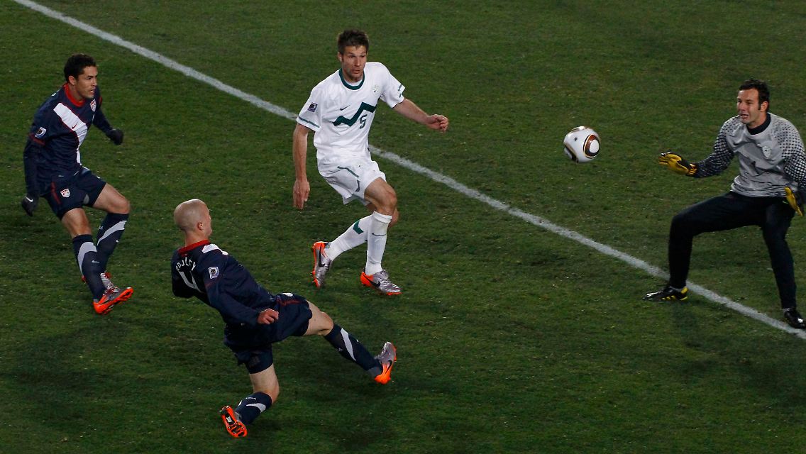 Michael Bradley glich zum 2:2 für die USA aus.