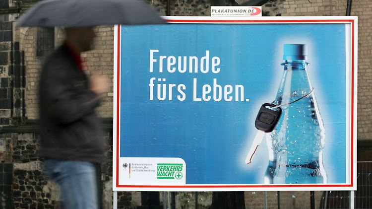 Plakatkampagne der Deutschen Verkehrswacht gegen Alkohol am Steuer.