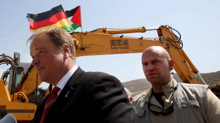 "Großer Fehler": Niebel bei seinem Besuch in Nablus.