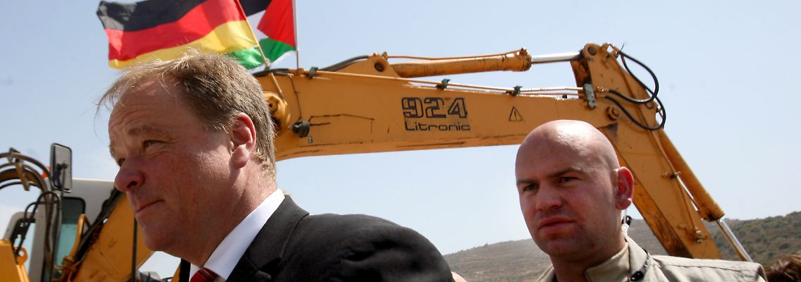 "Großer Fehler": Niebel bei seinem Besuch in Nablus.