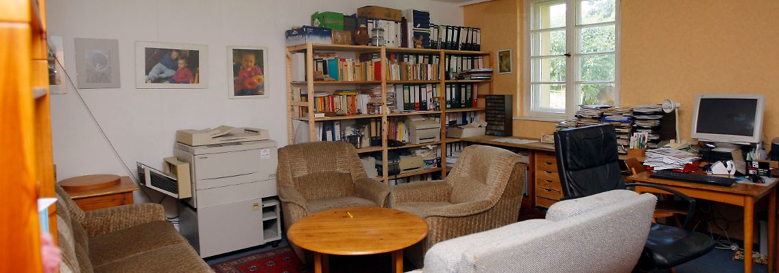 Blick in ein Wohn- und Schlafzimmer in Deutschlands einzigem Männerhaus im brandenburgischen Ketzin.