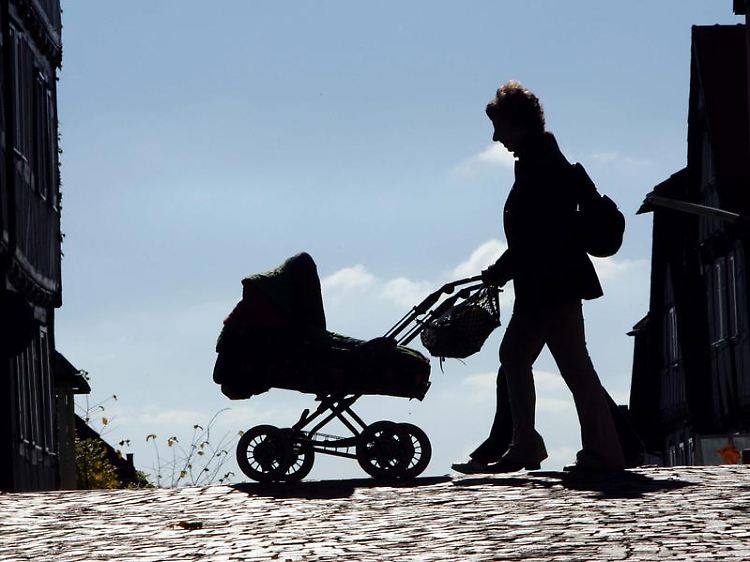 Wenn Single-Eltern mit ihrem Kind Urlaub buchen, sparen sie weniger als Familien mit beiden Elternteilen.