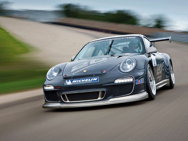 Inbegriff eines Sportwagens: Der Porsche 911 ist traditionell auch auf Rennstrecken unterwegs.