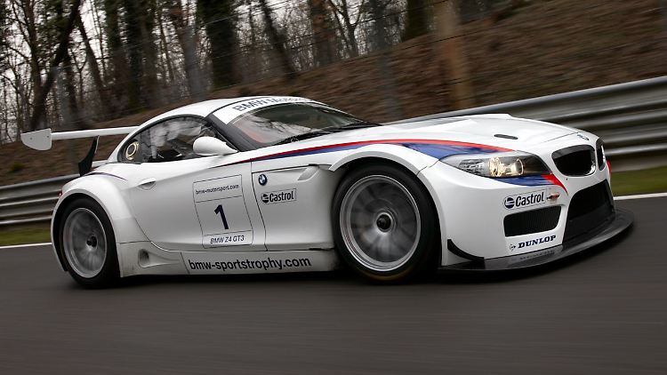 Kein Auto zum beschaulichen Offenfahren: Die Rennversion des Roadsters Z4 ist als Coupé mit einem 480 PS starken V8-Motor unterwegs.