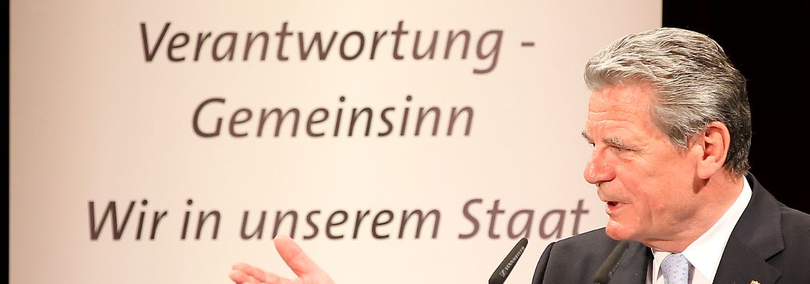 Joachim Gauck hält seine Grundsatzrede im Deutschen Theater in Berlin.