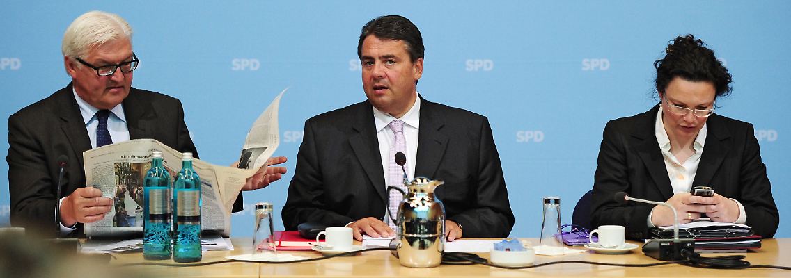 Ganz entspannt: Die SPD muss derzeit nicht viel tun für gute Umfragewerte (Fraktionschef Steinmeier, Parteichef Gabriel und Generalsekretärin Nahles).