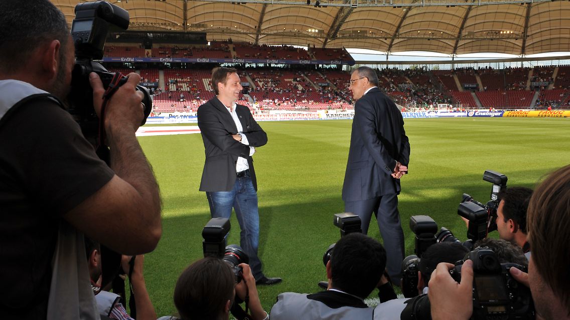 Alte Bekannte: Horst Heldt (links) und Felix Magath, hier vor dem Spiel des VfB Stuttgart gegen den VfL Wolfsburg im Mai 2009.
