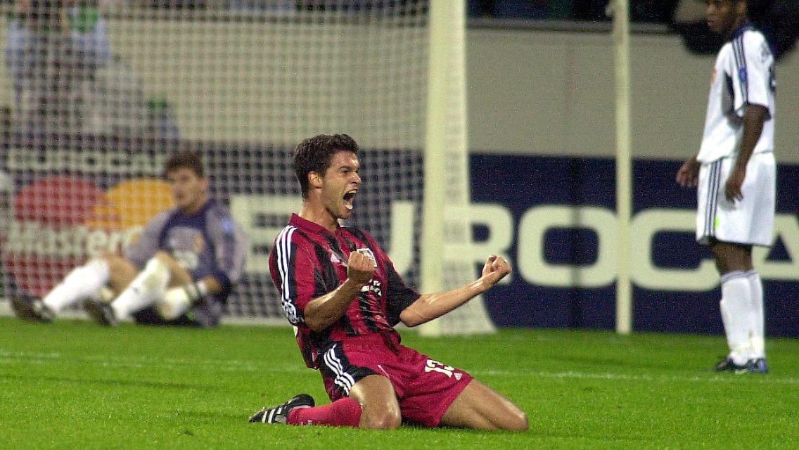 Zurück in die Vergangenheit? Auch eine Rückkehr nach Leverkusen ist für Michael Ballack denkbar. Von 1999 bis 2002 trug er das Bayer-Trikot.