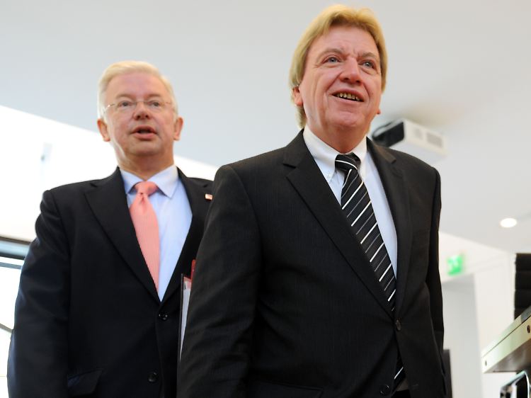 Roland Koch und sein designierter Nachfolger und Innenminister Volker Bouffier (beide CDU).