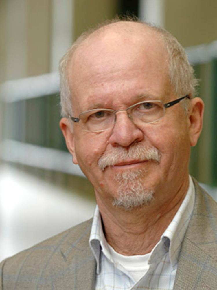 Prof. em. Dr. Klaus Klemm lehrte bis 2007 Bildungswissenschaften an der Universität Duisburg-Essen. Er saß zudem im wissenschaftlichen Beirat der PISA-Studien.