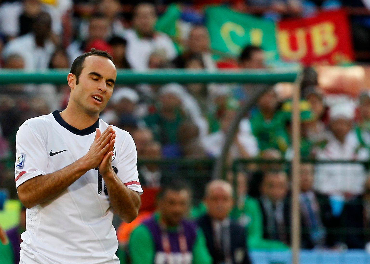 Landon Donovan hat die USA in allerletzter Minute vor dem WM-Aus gerettet und den Amerikanern zugleich den ersten Gruppensieg seit 1930 beschert. 