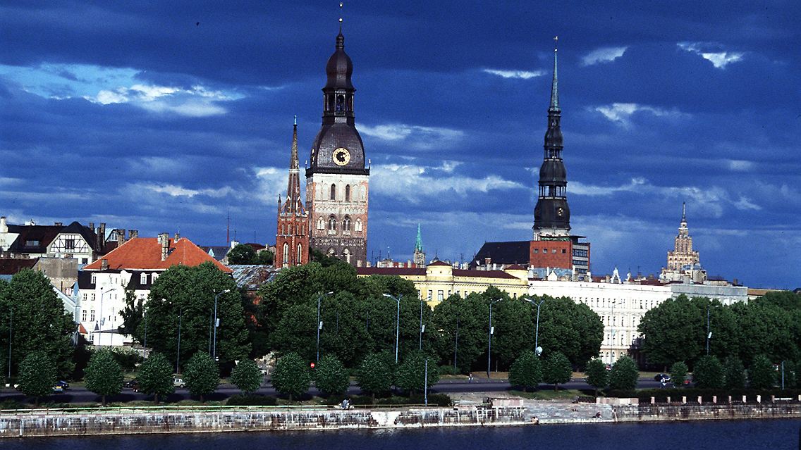 Blick über Düna auf die Altstadt von Riga.