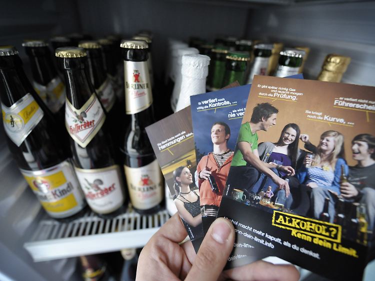 Mit dieser Kampagnen will die Bundesregierung zusammen mit Krankenkassen versuchen, einen verantwortungvollen Umgang mit Alkohol zu erreichen.