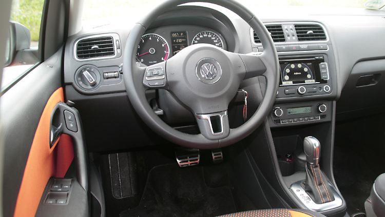 Aufgeräumt und übersichtlich ist das Cockpit, so wie man es von Volkswagen kennt.