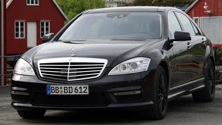 Mehr Kraft, weniger Durst: Ab September treibt ein neuer V8-Motor den S 63 AMG an. 