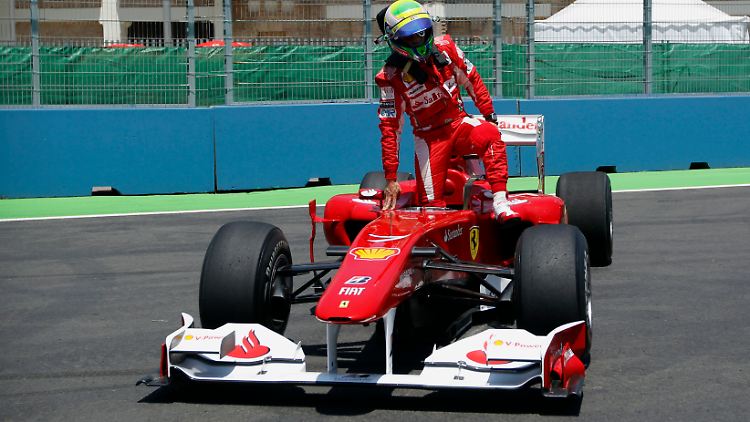 Felipe Massa musst in der zweiten Trainingssession seinen Ferrari nach einem Dreher abstellen.