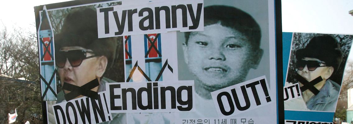 Ein seltenes Bild: Südkoreanische Demonstranten mit Portraits von Kim Jong Il und Kim Jong Un.
