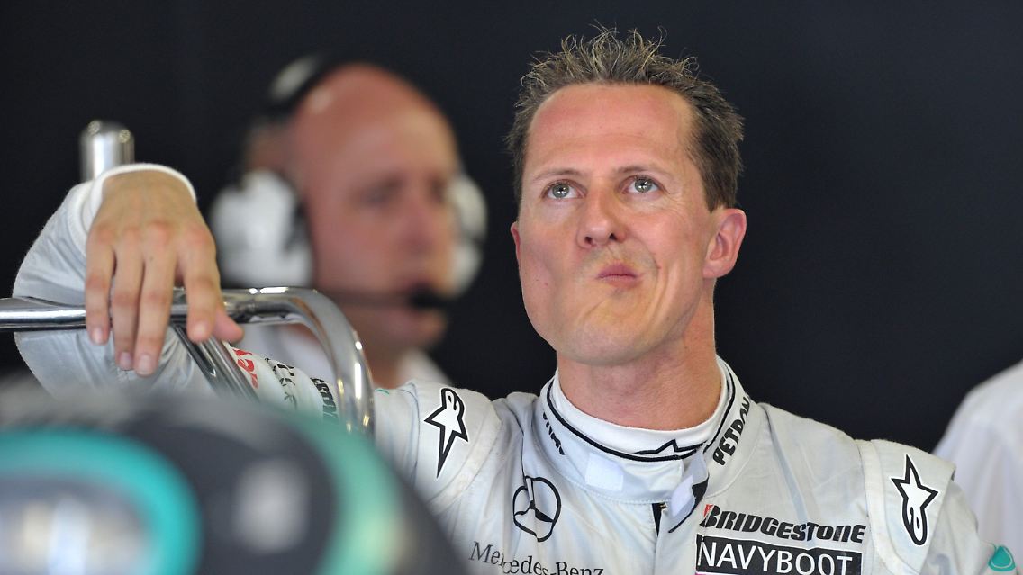 Was tun? Michael Schumacher und Mercedes scheinen ratlos.