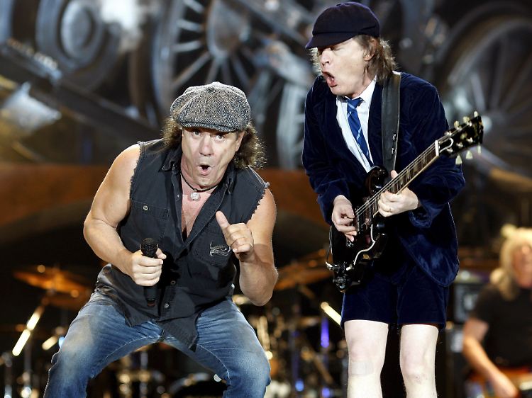 Brian Johnson (l.) Angus Young von AC/DC.
